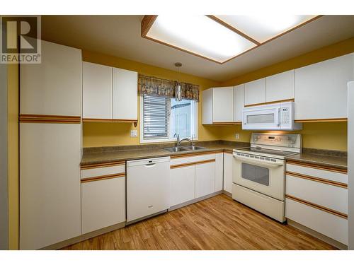 3900 27 Avenue Unit# 93, Vernon, BC - Indoor Photo Showing Kitchen With Double Sink