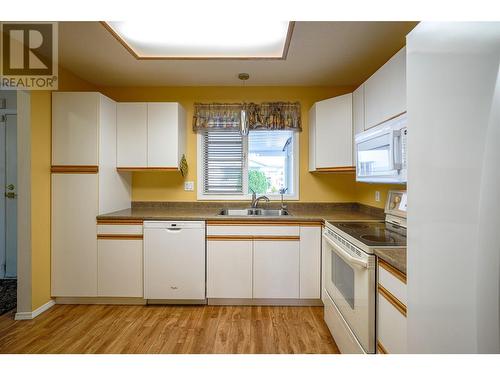 3900 27 Avenue Unit# 93, Vernon, BC - Indoor Photo Showing Kitchen With Double Sink