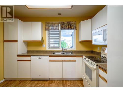 3900 27 Avenue Unit# 93, Vernon, BC - Indoor Photo Showing Kitchen With Double Sink