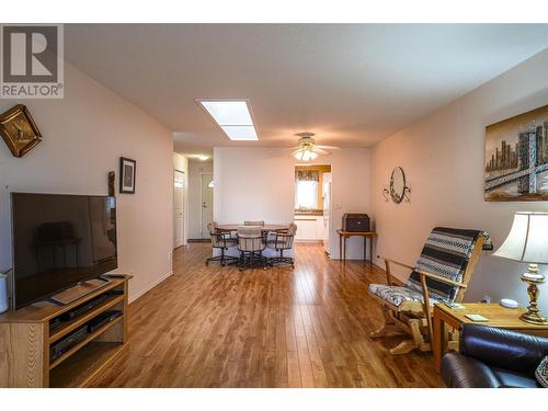 3900 27 Avenue Unit# 93, Vernon, BC - Indoor Photo Showing Living Room