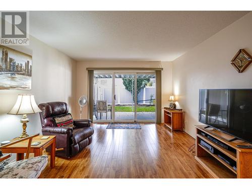 3900 27 Avenue Unit# 93, Vernon, BC - Indoor Photo Showing Living Room