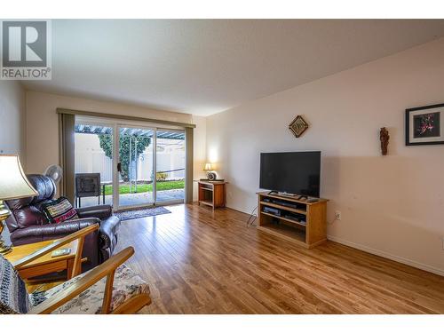 3900 27 Avenue Unit# 93, Vernon, BC - Indoor Photo Showing Living Room