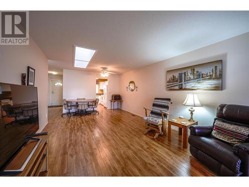 3900 27 Avenue Unit# 93, Vernon, BC - Indoor Photo Showing Living Room