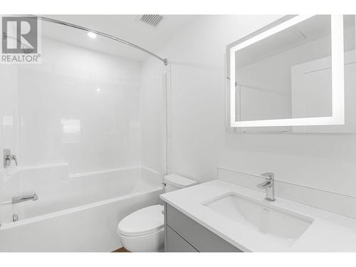 1274 Devonshire Avenue Unit# 203, Kelowna, BC - Indoor Photo Showing Bathroom