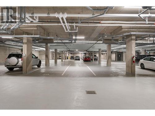 1274 Devonshire Avenue Unit# 203, Kelowna, BC - Indoor Photo Showing Garage