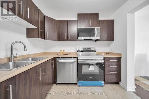 14 - 75 Prince William Way E, Barrie, ON - Indoor Photo Showing Kitchen With Double Sink