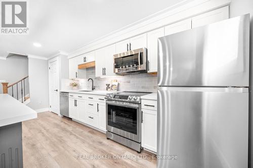 8 Crystalwood Lane, Springwater, ON - Indoor Photo Showing Kitchen With Upgraded Kitchen