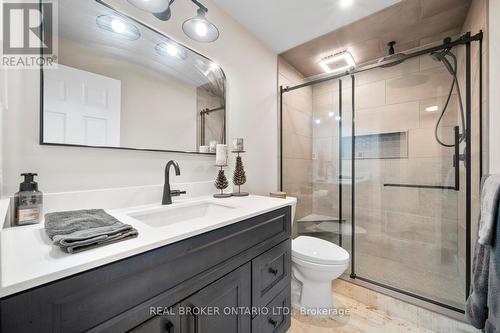 8 Crystalwood Lane, Springwater, ON - Indoor Photo Showing Bathroom