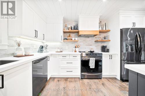 8 Crystalwood Lane, Springwater, ON - Indoor Photo Showing Kitchen With Upgraded Kitchen