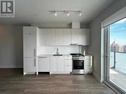 2509 - 4130 Parkside Village Drive, Mississauga, ON - Indoor Photo Showing Kitchen