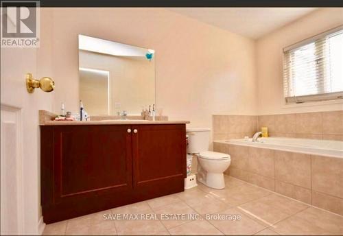 4628 Sandford Farm Drive, Mississauga, ON - Indoor Photo Showing Bathroom