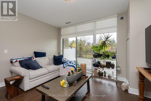 Gr20 - 1575 Lakeshore Road W, Mississauga, ON - Indoor Photo Showing Living Room