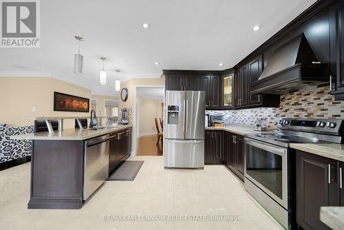 22 Blackwell Place, Brampton, ON - Indoor Photo Showing Kitchen With Upgraded Kitchen