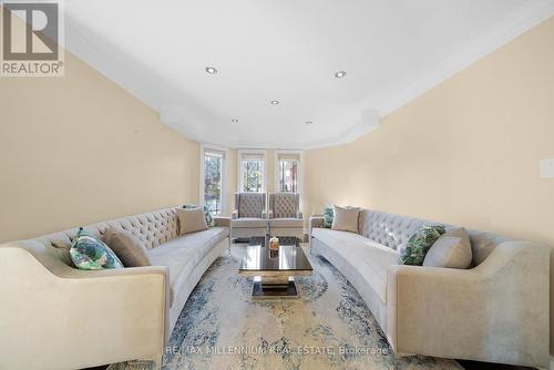 22 Blackwell Place, Brampton, ON - Indoor Photo Showing Living Room