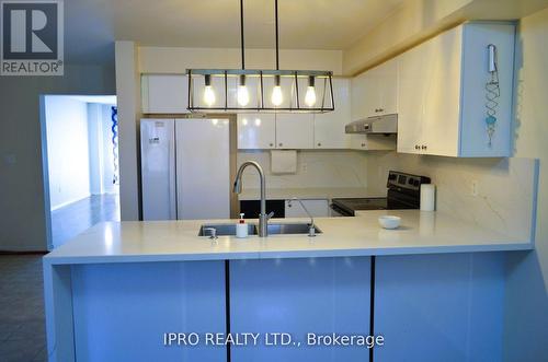 Main/Up - 319 Aspendale Crescent, Mississauga, ON - Indoor Photo Showing Kitchen