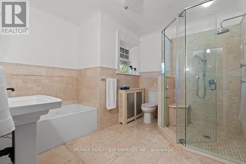 1520 Pinetree Crescent, Mississauga, ON - Indoor Photo Showing Bathroom