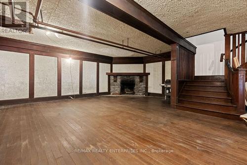 1520 Pinetree Crescent, Mississauga, ON - Indoor With Fireplace