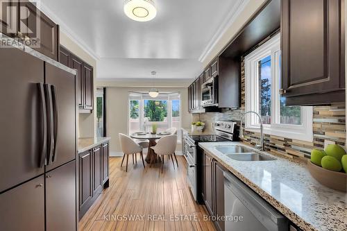 3184 Cambourne Crescent, Mississauga, ON - Indoor Photo Showing Kitchen With Stainless Steel Kitchen With Double Sink With Upgraded Kitchen