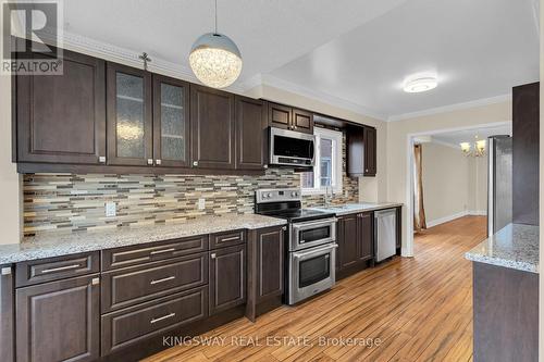 3184 Cambourne Crescent, Mississauga, ON - Indoor Photo Showing Kitchen With Upgraded Kitchen