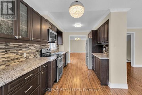 3184 Cambourne Crescent, Mississauga, ON - Indoor Photo Showing Kitchen With Upgraded Kitchen