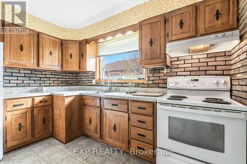 54 Swanhurst Boulevard, Mississauga, ON - Indoor Photo Showing Kitchen