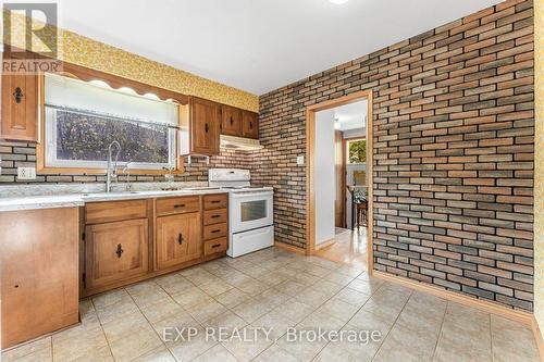 54 Swanhurst Boulevard, Mississauga, ON - Indoor Photo Showing Kitchen