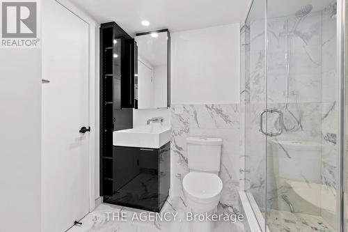 1905 - 370 Martha Street, Burlington, ON - Indoor Photo Showing Bathroom