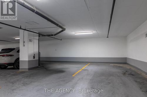 1905 - 370 Martha Street, Burlington, ON - Indoor Photo Showing Garage