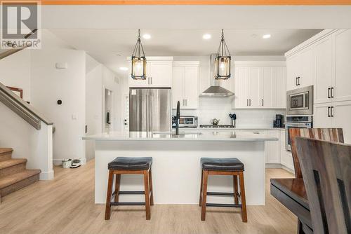 269 Diamond Way Unit# 10, Vernon, BC - Indoor Photo Showing Kitchen With Stainless Steel Kitchen With Upgraded Kitchen