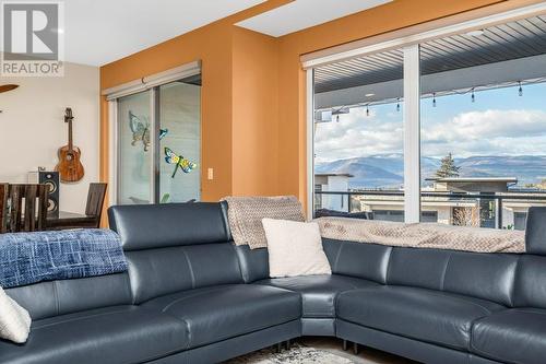 269 Diamond Way Unit# 10, Vernon, BC - Indoor Photo Showing Living Room