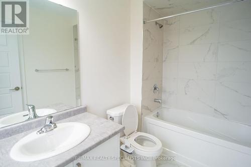 14 Ingalls Avenue, Brantford, ON - Indoor Photo Showing Bathroom