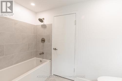 1008 Haist Street, Pelham (662 - Fonthill), ON - Indoor Photo Showing Bathroom