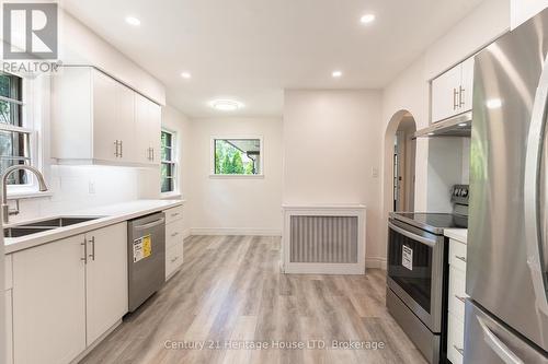 1008 Haist Street, Pelham (662 - Fonthill), ON - Indoor Photo Showing Kitchen With Stainless Steel Kitchen With Double Sink With Upgraded Kitchen