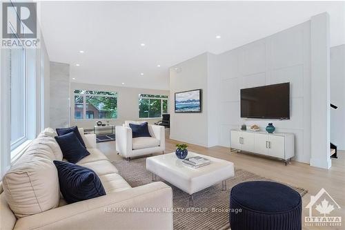 14 Thornton Avenue, Ottawa, ON - Indoor Photo Showing Living Room