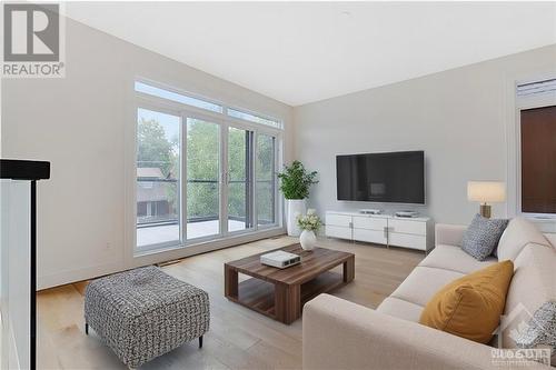 14 Thornton Avenue, Ottawa, ON - Indoor Photo Showing Living Room