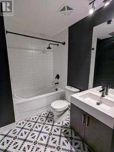 823 - 112 George Street, Toronto, ON - Indoor Photo Showing Bathroom