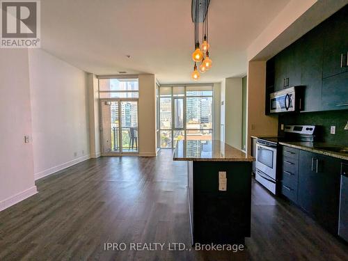 823 - 112 George Street, Toronto, ON - Indoor Photo Showing Kitchen