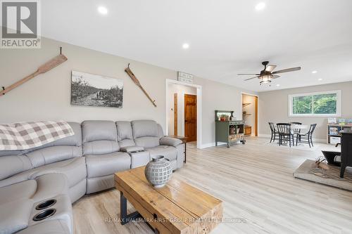 7236 Carscadden Road, Clarington, ON - Indoor Photo Showing Living Room