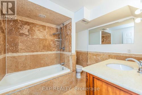 112 Dolce Crescent, Vaughan, ON - Indoor Photo Showing Bathroom