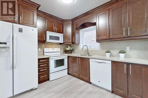 399 Flanagan Court, Newmarket, ON - Indoor Photo Showing Kitchen