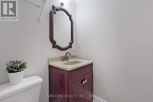 399 Flanagan Court, Newmarket, ON - Indoor Photo Showing Bathroom