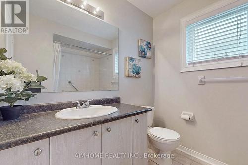 399 Flanagan Court, Newmarket, ON - Indoor Photo Showing Bathroom