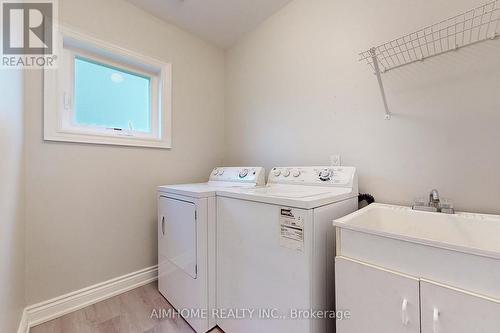 399 Flanagan Court, Newmarket, ON - Indoor Photo Showing Laundry Room