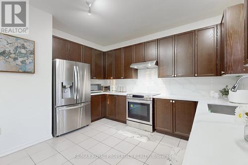 1435 Kellough Street, Innisfil, ON - Indoor Photo Showing Kitchen With Stainless Steel Kitchen