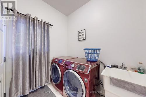 1435 Kellough Street, Innisfil, ON - Indoor Photo Showing Laundry Room