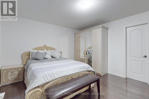 1435 Kellough Street, Innisfil, ON - Indoor Photo Showing Bedroom