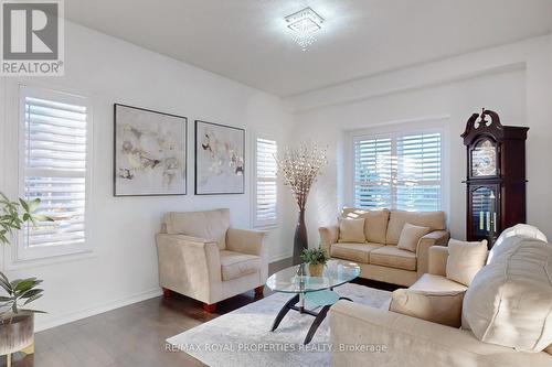 1435 Kellough Street, Innisfil, ON - Indoor Photo Showing Living Room