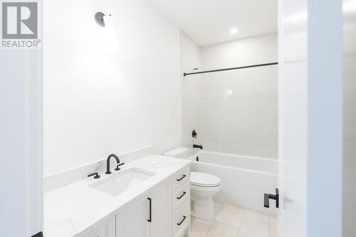 2090 Linfield Drive, Kamloops, BC - Indoor Photo Showing Bathroom