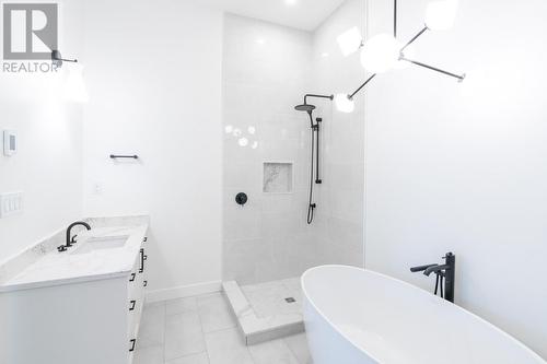 2090 Linfield Drive, Kamloops, BC - Indoor Photo Showing Bathroom