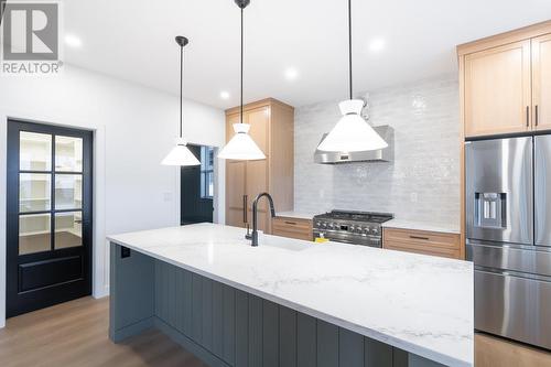 2090 Linfield Drive, Kamloops, BC - Indoor Photo Showing Kitchen With Upgraded Kitchen